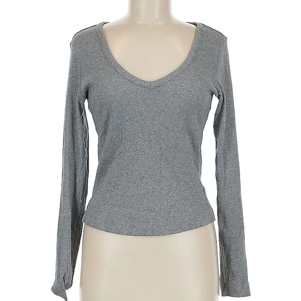 Gray Ribbed V-Neck Top - Picture 2 of 4
